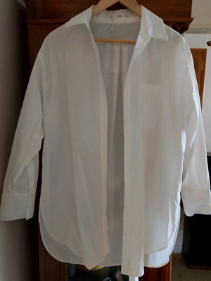 Mango oversized shirt like new, size S-M, white cotton