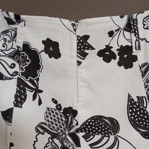 Women's black and white floral A-line skirt like new