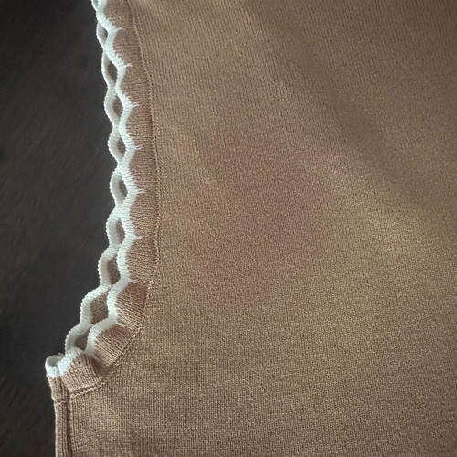 Beige knitted women's blouse L with white embroidered flowers and pearl