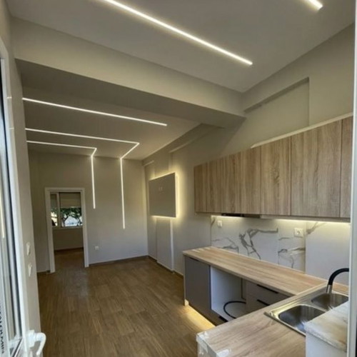 Apartment 50 sqm elevated ground floor with yard in Nikaia