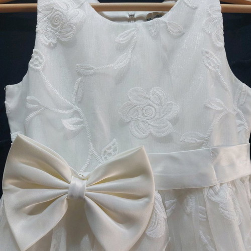 Girl's dress 6 years used with embroidery