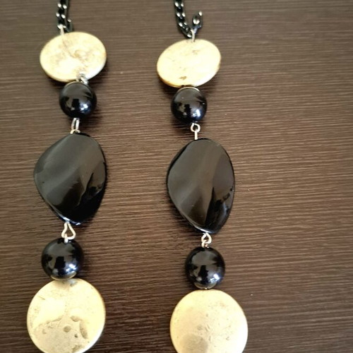 Necklace with diamond cut black chain and gold discs like new