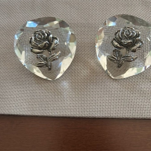 Crystal heart-shaped decorative objects with embossed metal rose