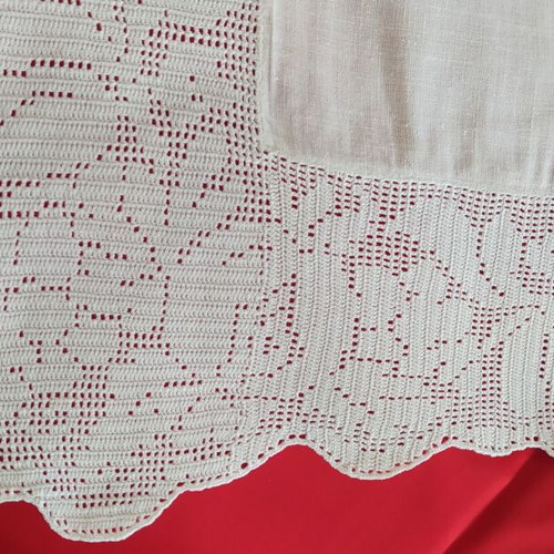 Cotton vintage rectangular embroidered table runner refurbished with handmade crochet lace