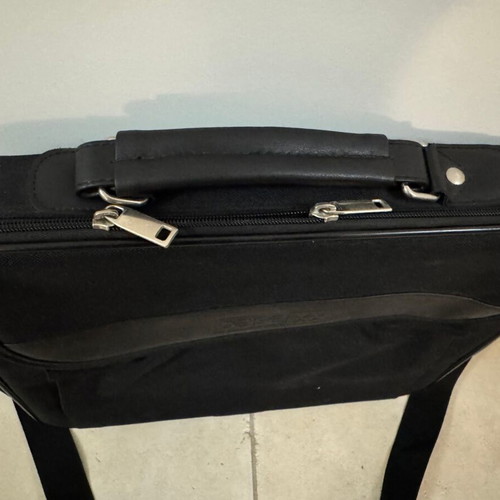 Laptop bag BASE XX like new, black with multiple compartments