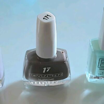 Nail polish Korres, Seventeen etc. like new with gift pouch