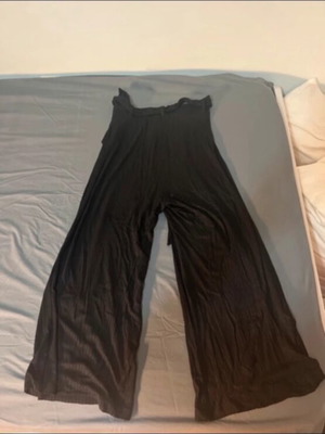 Stradivarius black pants like new, with drawstring waist, comfortable