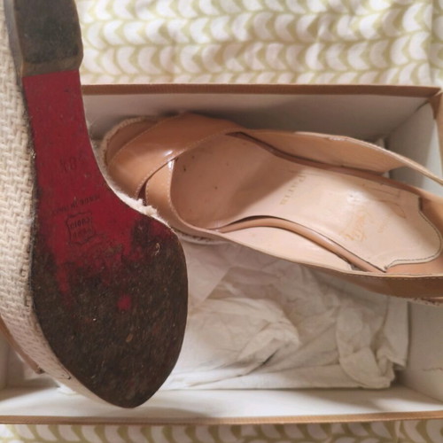 Christian Louboutin πλατφόρμες μεταχειρισμένες μπεζ λουστρίνι νούμερο 38