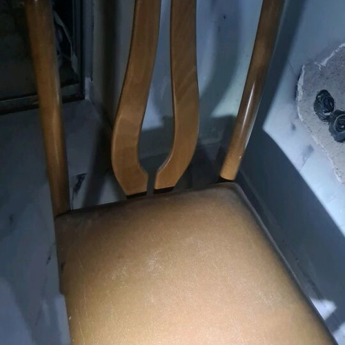Chairs like new, pack of 5, made of good wood