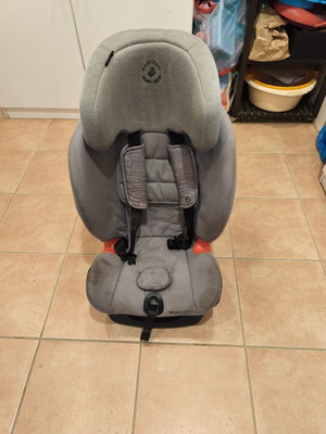 Maxi Cosi Titan Pro car seat used