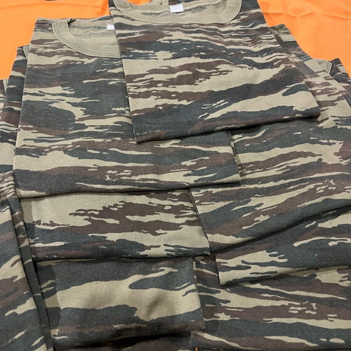 Soldier clothing like new, pack with 12 t-shirts, 3 sweatshirts, 12 pairs of socks and khaki neck gaiter