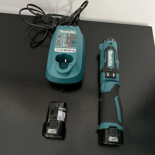 Makita DF012D 7.2V cordless drill set like new with charger and 2 batteries
