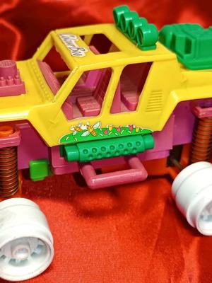Super Turbo Rough Terrain Color Bee Pink 4x4 vintage toy truck used 1986