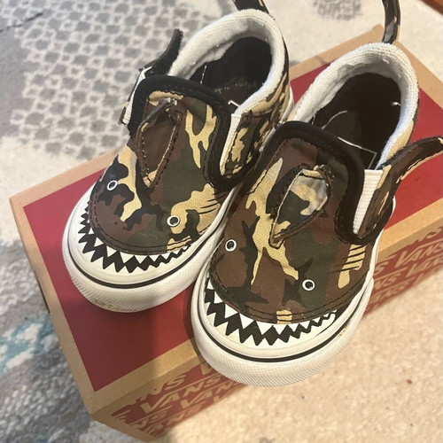 Vans baby shark shoes size 21.5 like new