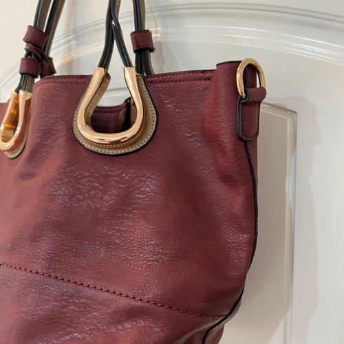 Burgundy shoulder bag used leatherette with gold details