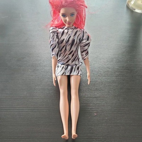 Barbie Fashionistas #143 like new, barefoot with pink hair and zebra dress