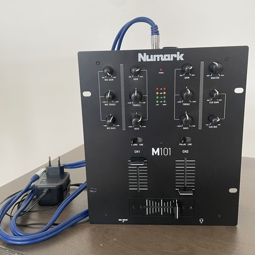 Numark M101USB DJ mixer like new with power supply