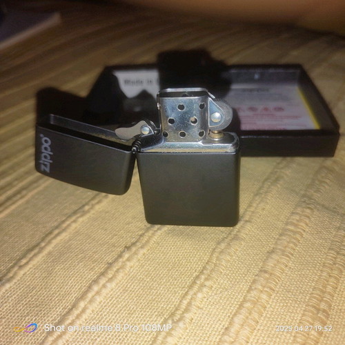 Zippo 218ZL oil lighter black matte classic logo lightly used