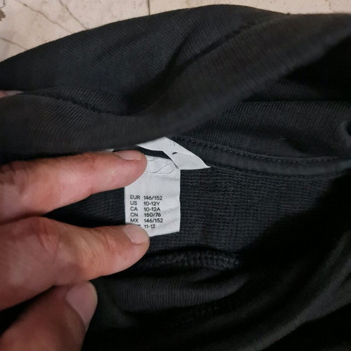 H&M kids black sweatshirt used, age 10-11