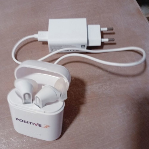 Wireless Bluetooth earbuds TWS with charging case, new