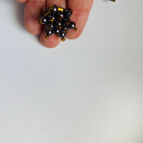 Vintage earrings used, clip-on, metallic black