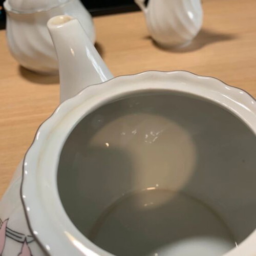 Tea pot set used with floral design