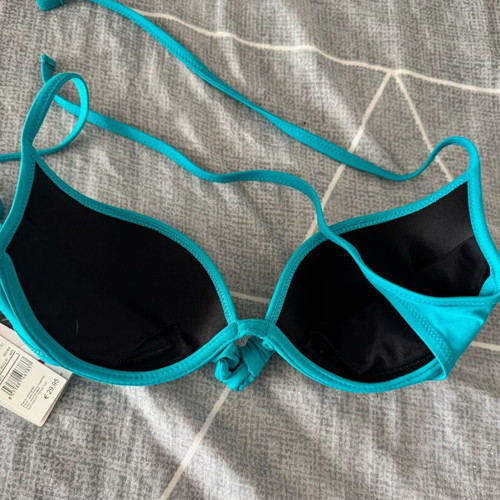 Benetton swimwear top new, size small B Cup