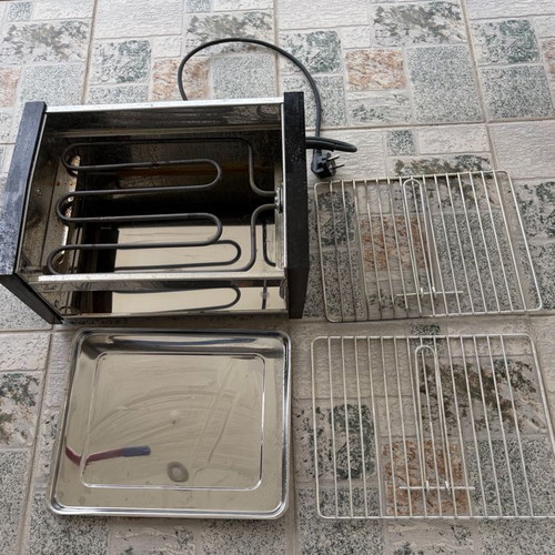 Small electric grill like new for indoor and outdoor use