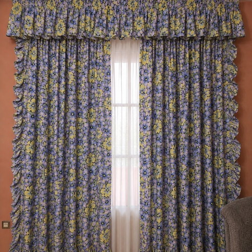 Curtain set with valances 4 pieces like new, floral pattern