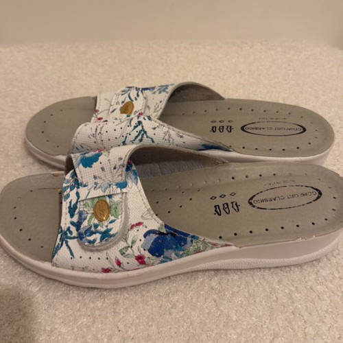Slippers like new, size 38, colorful, very soft