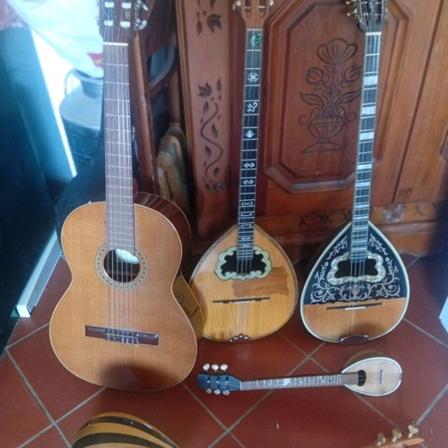 Vicente Sanchis classical guitar and 4-string bouzouki set with saz and baglamas