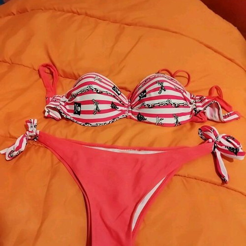 Women's two-piece swimsuit medium size like new, coral and pink
