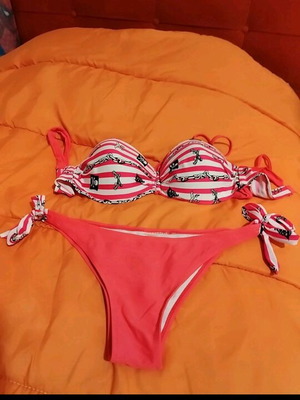 Women's two-piece swimsuit medium size like new, coral and pink