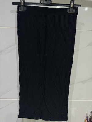 Ribbed midi skirt like new, elastic, black, size M