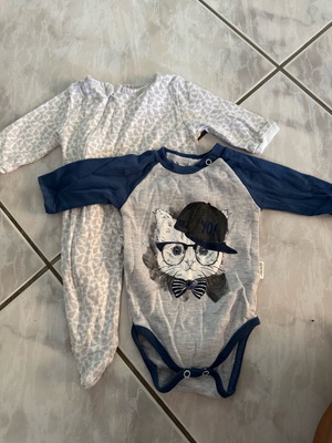 Ολόσωμη φόρμα ύπνου Obaibi και βρεφικό κορμάκι Jikko Baby σαν καινούργια 3-6 μηνών
