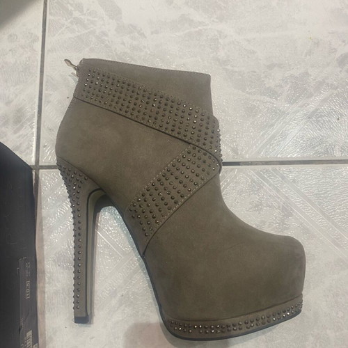 Beige ankle boots like new, size 39
