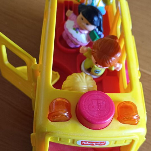 Fisher Price Little People School Bus like new with music and 4 figures gift