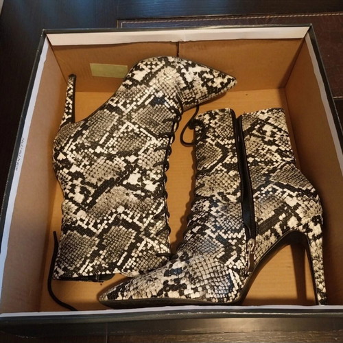 Snake print ankle boots new, size 39, stiletto heels
