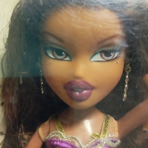 Bratz Yasmin Fashion Show Sleep Wear new with damaged box