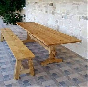 Τραπέζι καινούργιο χειροποίητο μοναστηριακό στυλ κατασκευή και βάψιμο και για εξωτερικό χώρο(Μασίφ ξυλιά έλατο.) Διαστάσεις από 160cm έως 330cm μήκος, 70cm έως 100cm πλάτος, ύψος 75cm. Τιμη 300ευρο