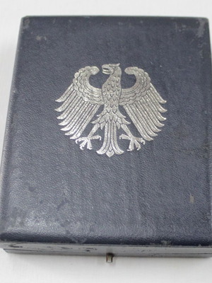 Order of Merit of the Federal Republic officer cross with boutonniere in box