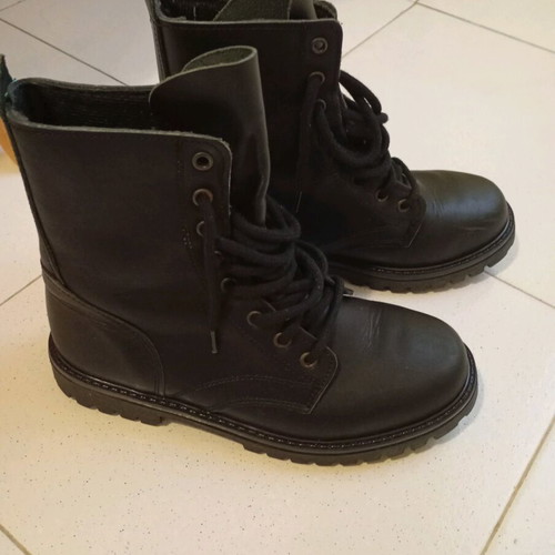 Leather boots handmade like new, black, genuine