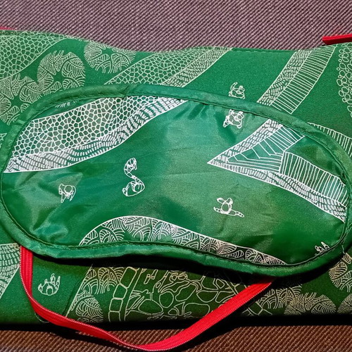 Collectible Emirates travel pouch and sleep mask new