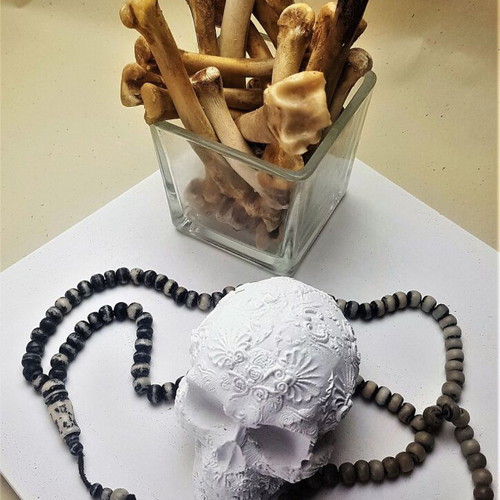 Handmade concrete gothic skull decoration, grey
