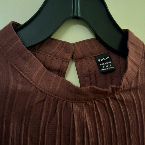 Shein blouse new, sapio milo color with embossed and puffed sleeves