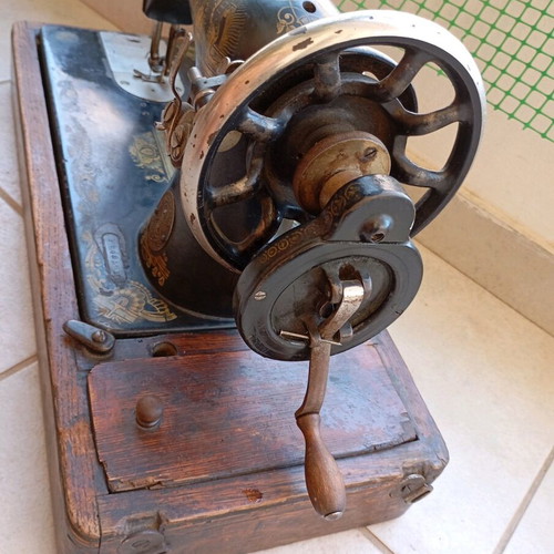 Singer sewing machine antique used