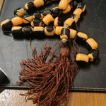 Bone Komboloi like new
