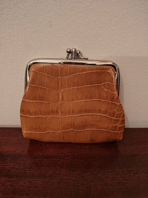 Fragola wallet like new, brown with 2 compartments