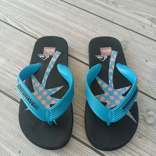 Quicksilver slippers size 27.5