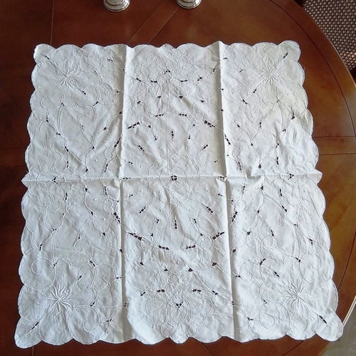 Vintage tablecloth 80x78 cm with Richelieu cutwork and floral relief embroidery